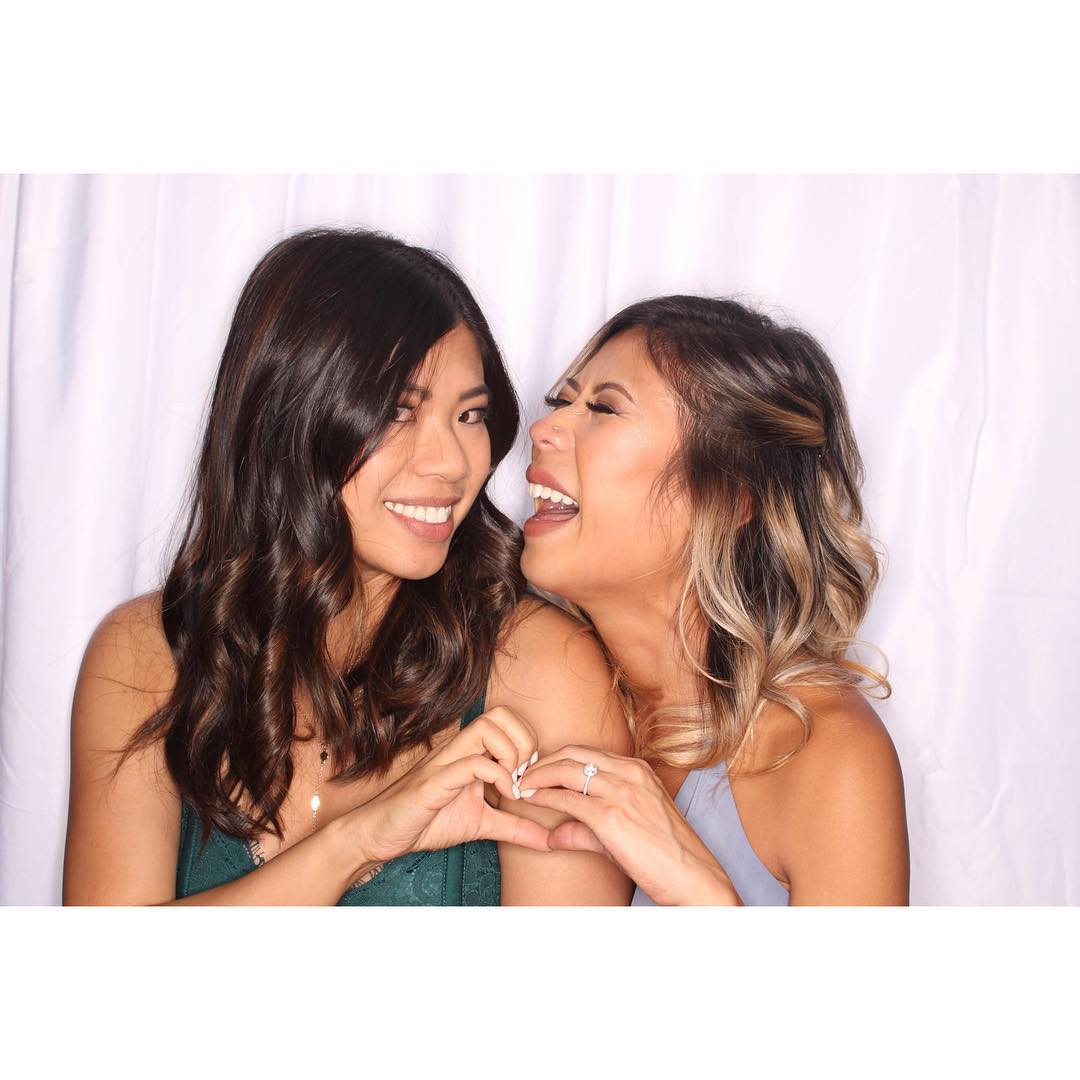 Rustic Wedding Photo Booth Decor Ideas 2026 - Professional photo booth setup